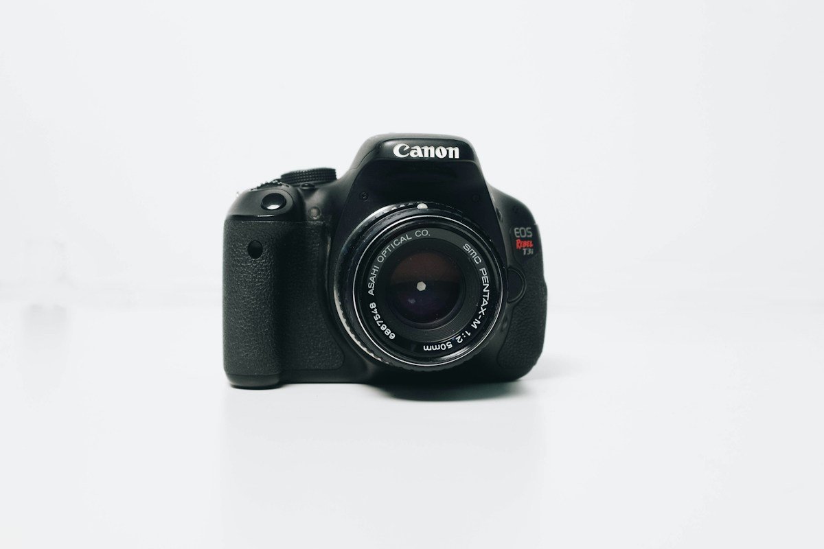 Best Professional & Hybrid Mirrorless Cameras 2026