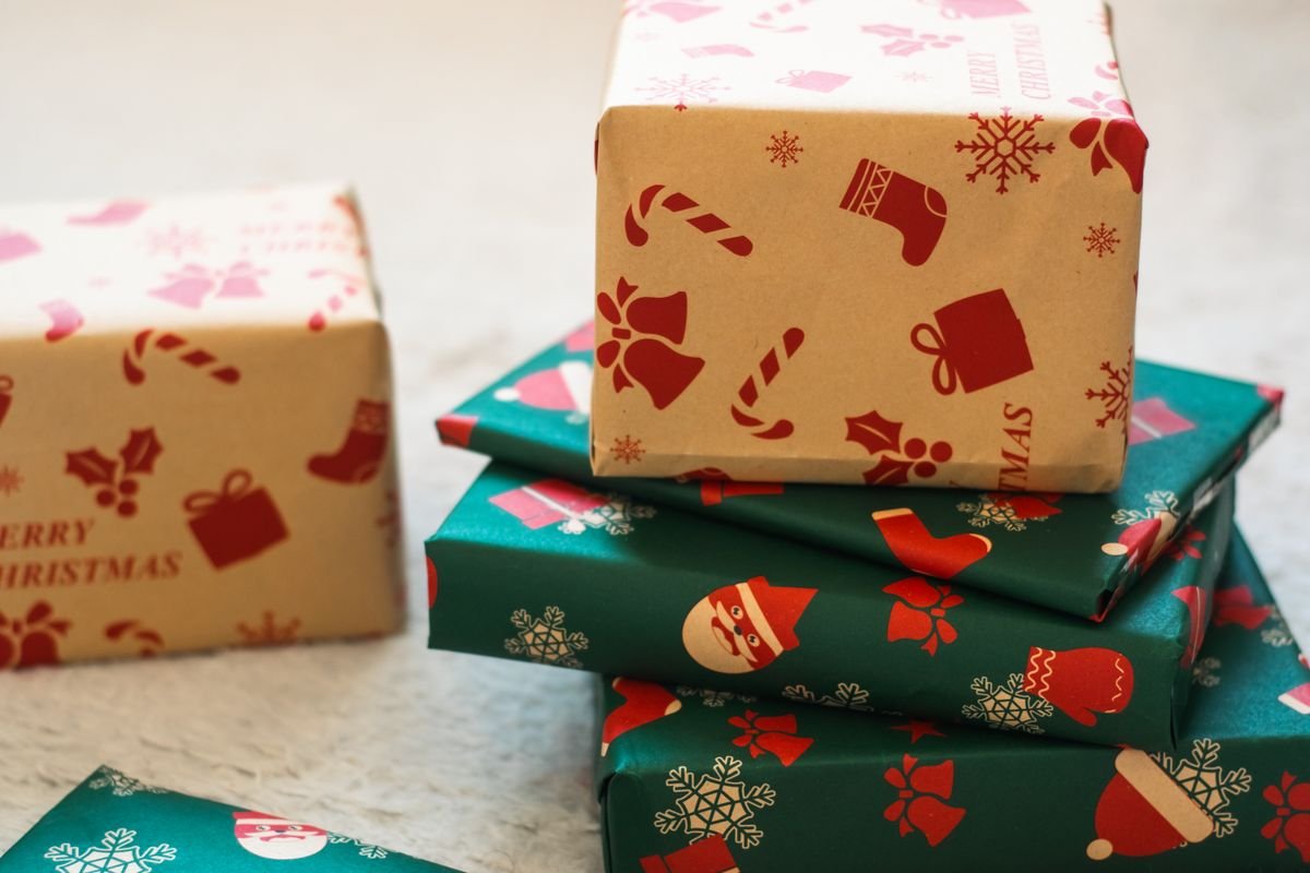 Best Tech Gifts Under $100 in 2026 — Holiday Buying Guide