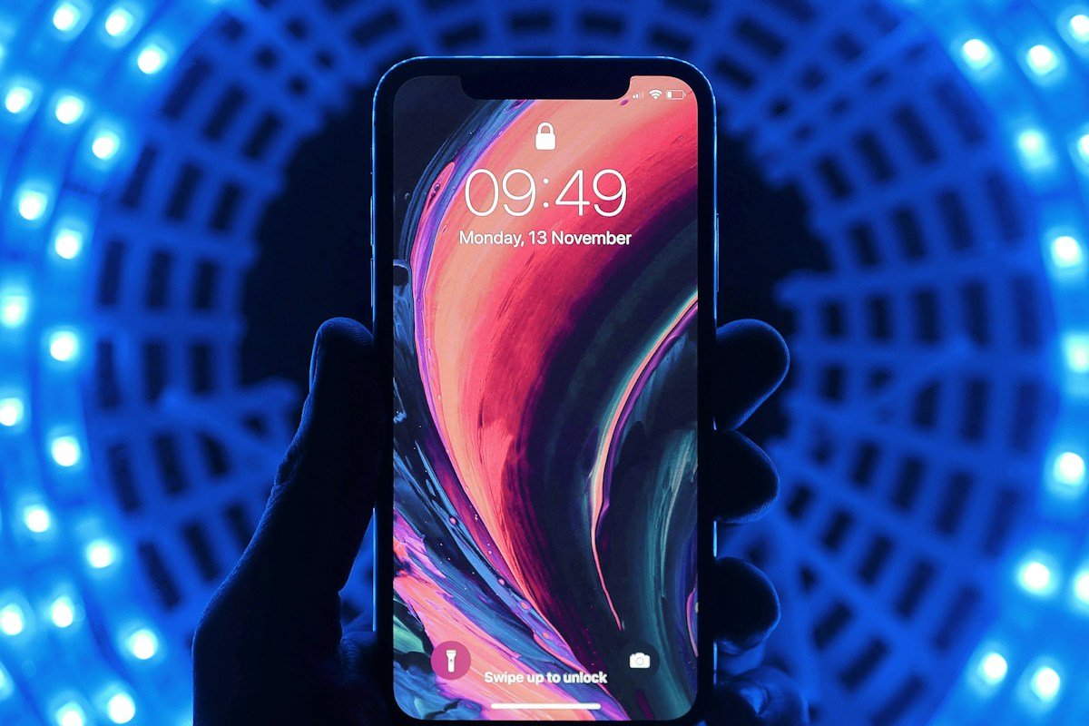 iPhone Fold vs Samsung Galaxy Z Fold 7 (2026) — Flagship Foldable Showdown